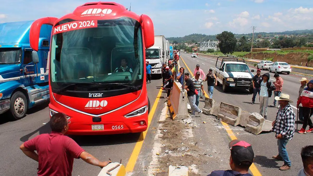 autopista mexico puebla bloqueo por pobladores Tlahuapan